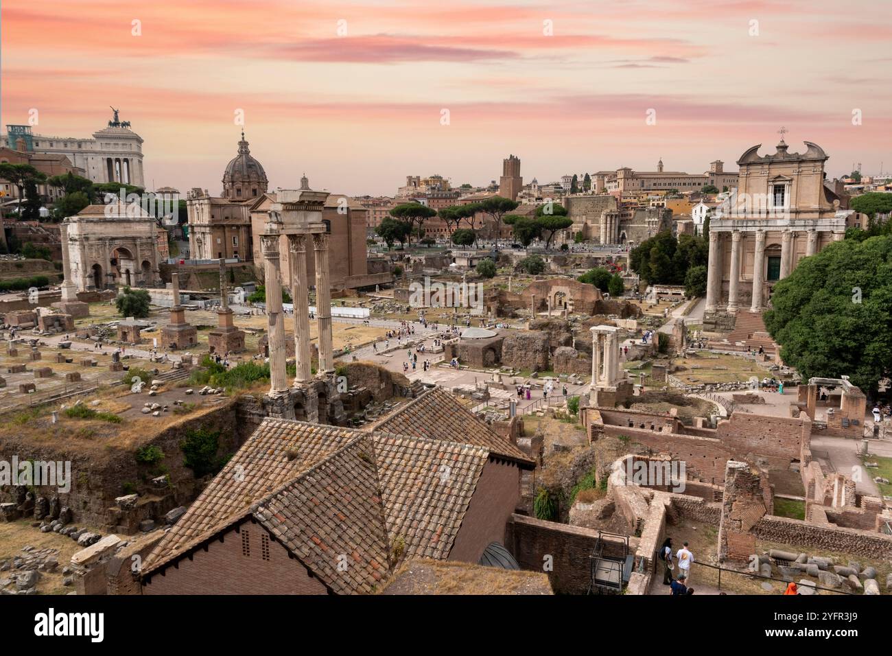Vaste rovine del museo all'aperto del foro Romano Foto Stock