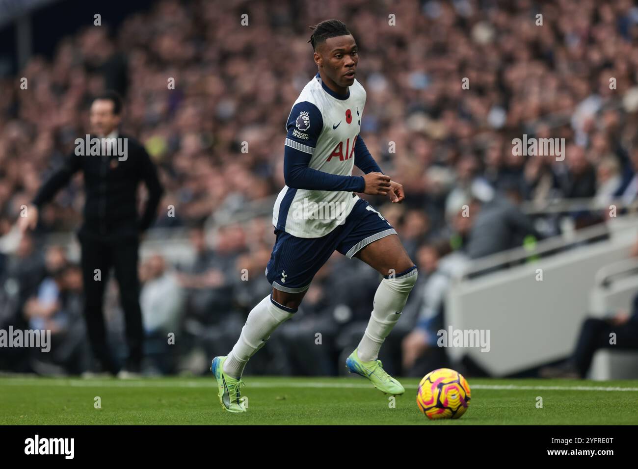 Destiny Udogie of Tottenham Hotspur - Tottenham Hotspur V Aston Villa, Premier League, Tottenham Hotspur Stadium, Londra, Regno Unito - 3 novembre 2024 solo uso editoriale - si applicano restrizioni DataCo Foto Stock