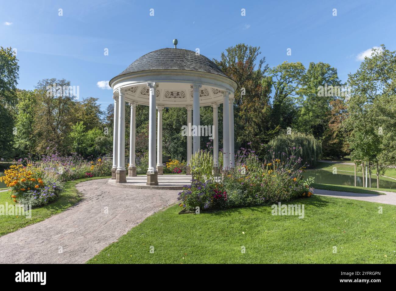 Tempio circolare, noto come Tempio dell'amore (inizio XIX secolo) in stile neoclassico. Parc de l'Orangerie a Strasburgo. Francia Foto Stock