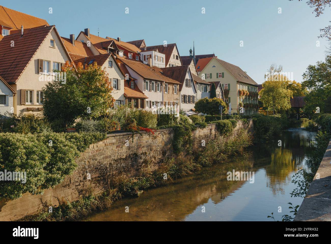 Vecchia casa di città nazionale tedesca. La Città Vecchia è piena di edifici colorati e ben conservati. Baden-Wurttemberg è uno stato della Germania sud-occidentale al confine Foto Stock