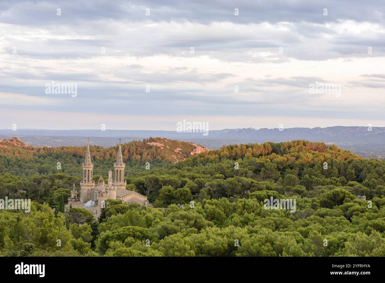 Abbazia di Frigolet nella montagnette vicino a Tarascon in Provenza Foto Stock