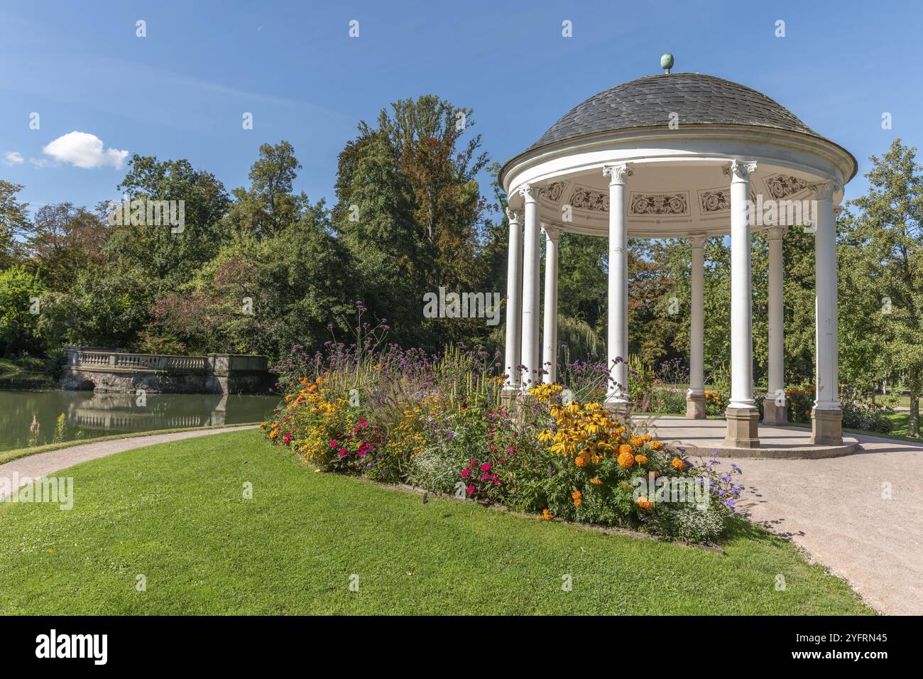 Tempio circolare, noto come Tempio dell'amore (inizio XIX secolo) in stile neoclassico. Parc de l'Orangerie a Strasburgo. Francia Foto Stock