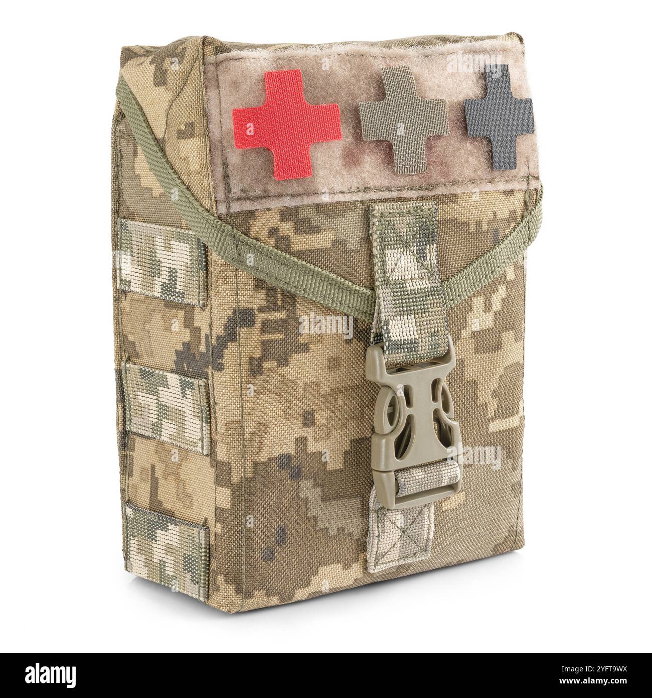 Kit di pronto soccorso in mimetizzazione pixel. Equipaggiamento tattico militare per paramedici. Foto Stock