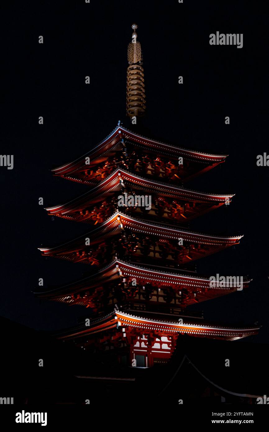 Tempio Sensoji ad Asakusa di notte - Tokyo, Giappone, ottobre 2024 © Giorgia De dato Foto Stock