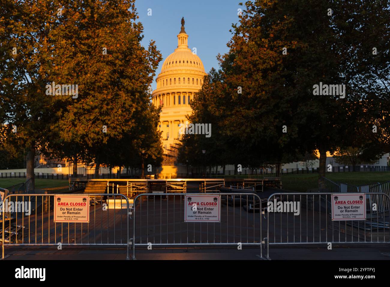 WASHINGTON D.C., USA - 4 NOVEMBRE 2024: Il Campidoglio in preparazione delle elezioni del 2024 e per il giorno dell'inaugurazione. Foto Stock