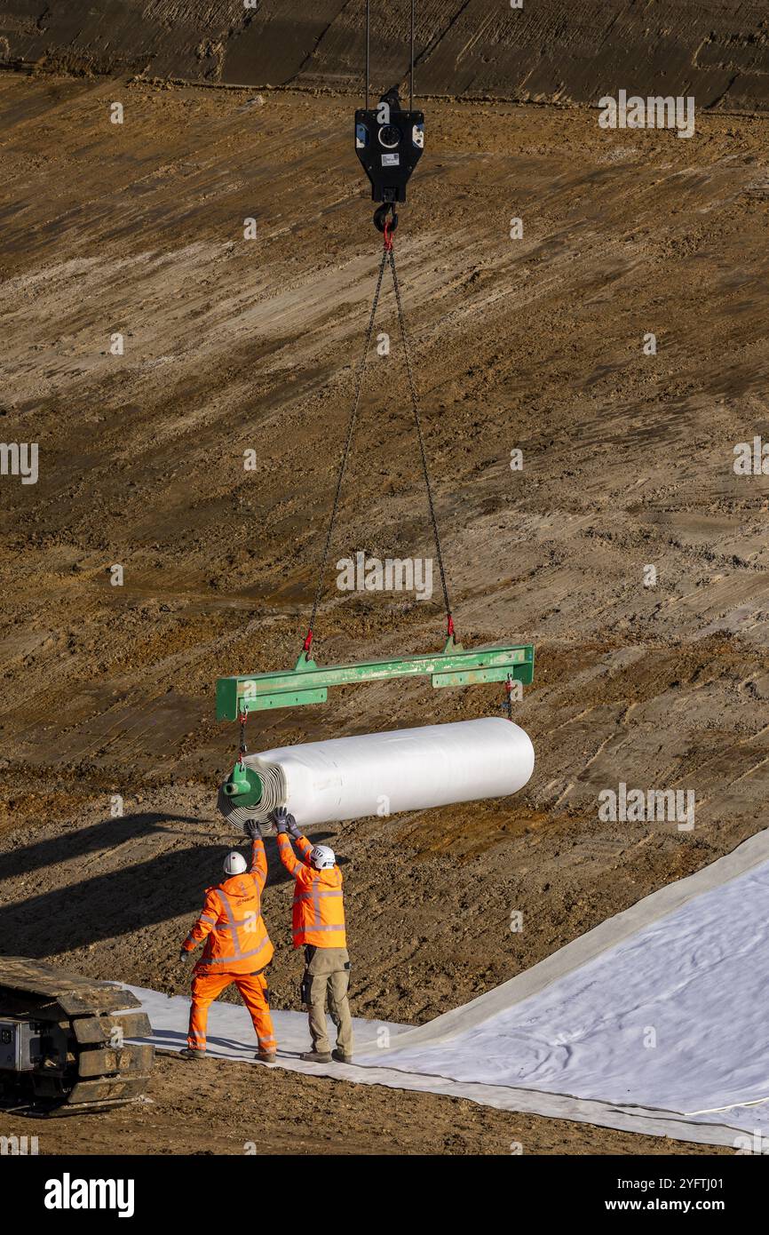 BERG AAN DE MAAS - il Dipartimento dei lavori pubblici ha iniziato a scavare il Canale di Juliana tra Berg aan de Maas e Obbicht. Il traffico di spedizione attraverso il canale è bloccato per rimuovere uno strato di limo e ricoprire nuovamente il fondo e i lati. Il canale nel Limburgo sarà quindi adatto per le navi più grandi. ANP MARCEL VAN HOORN netherlands Out - belgio Out Foto Stock