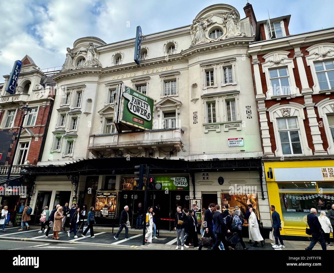 Le Fawlty Towers suonano all'Apollo Theatre nel West End. Foto Stock