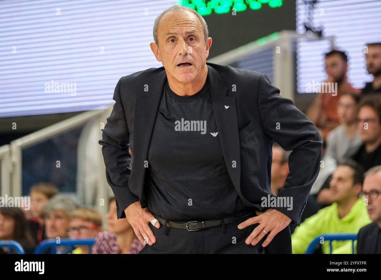 Ettore Messina capo allenatore di EA7 Emporio Armani Milano durante la partita tra Dolomiti energia Trentino e EA7 Emporio Armani Milano, stagione regolare Foto Stock