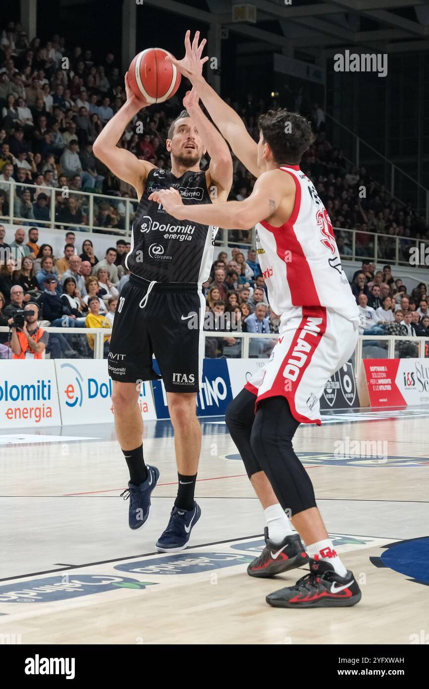 Foto di Toto Forray delle Dolomiti energia Trentino durante la partita tra Dolomiti energia Trentino e EA7 Emporio Armani Milano, stagione regolare di Foto Stock