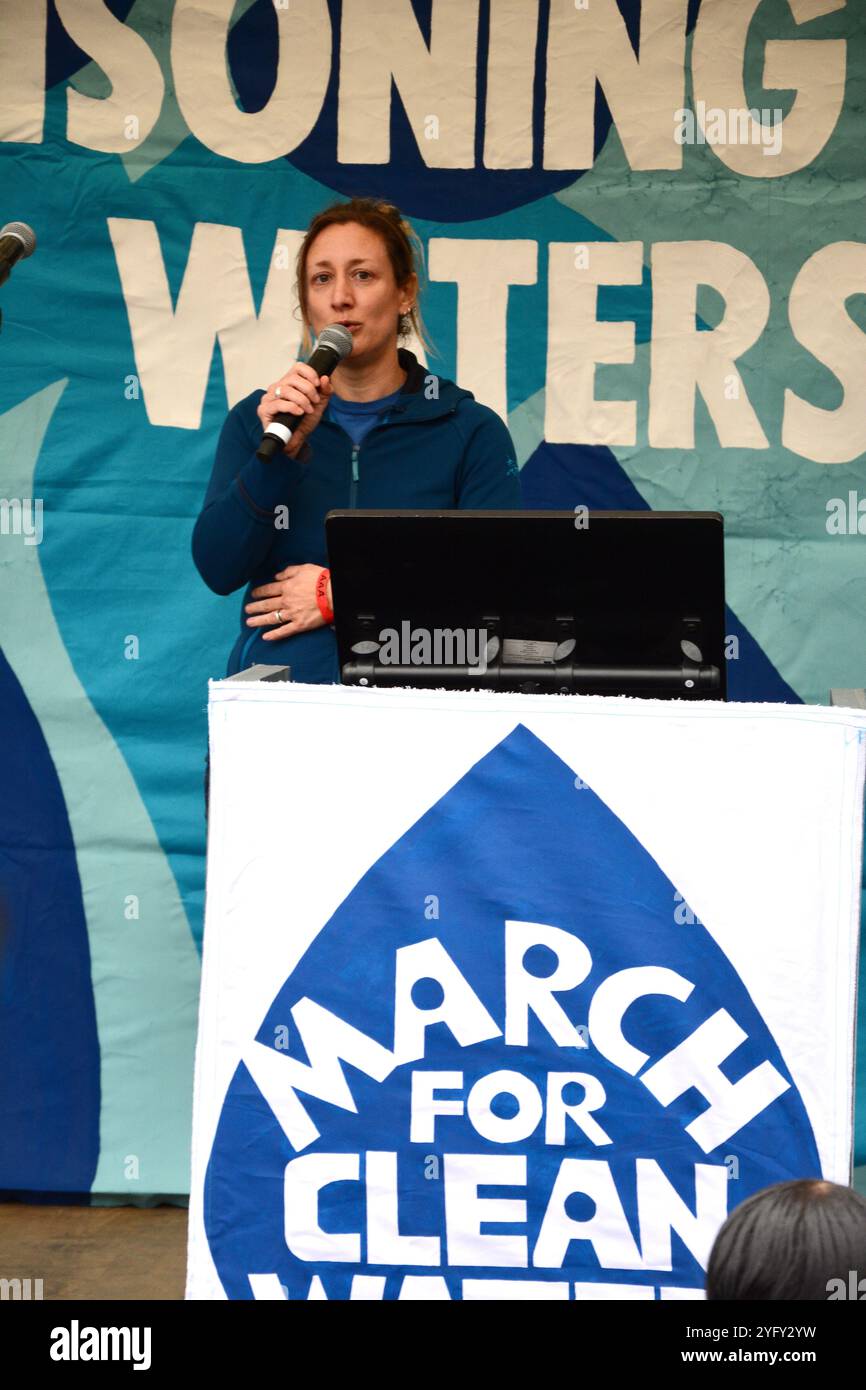 The River Action March for Clean Water a Londra 3 novembre 2024 - Stop Poisoning Our Water Foto Stock