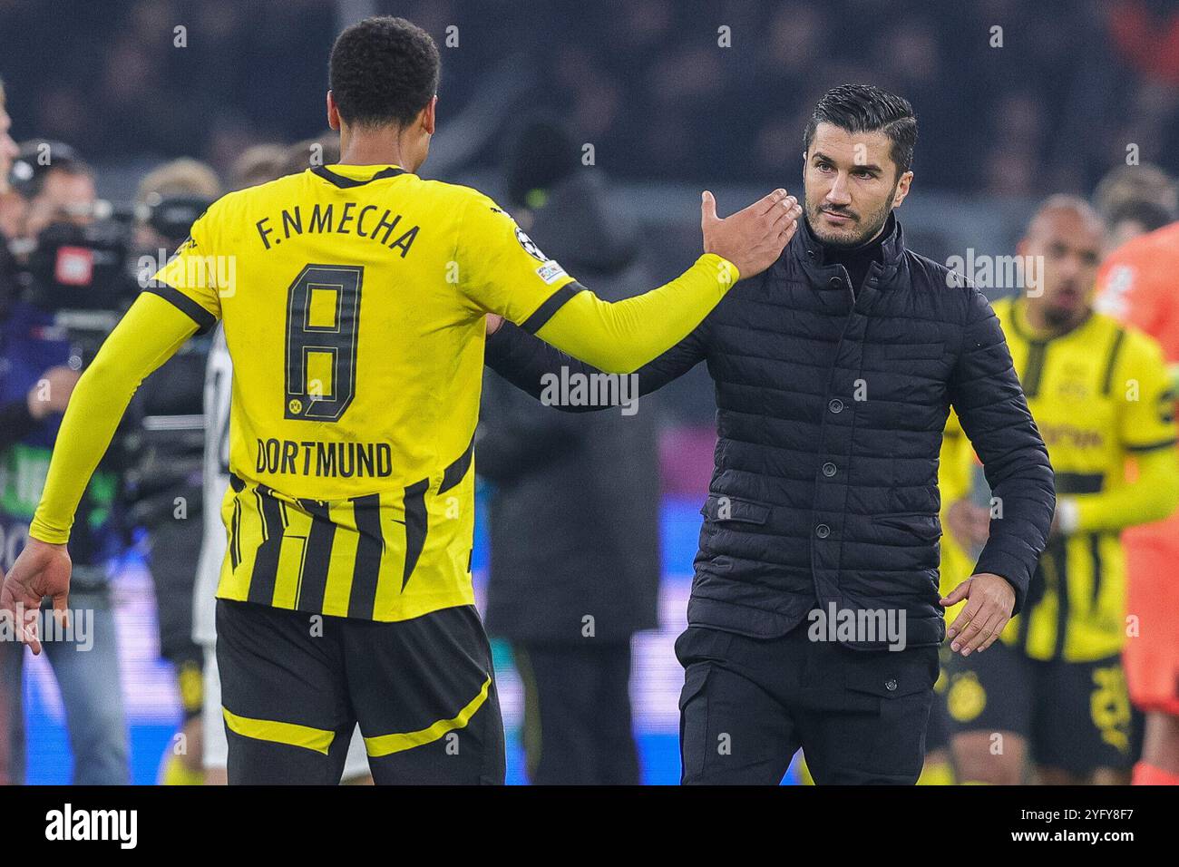 Germania. 5 novembre 2024. Fussball Champions League 4. Spieltag Borussia Dortmund - Sturm Graz am 05.11.2024 im Signal Iduna Park a Dortmund Felix Nmecha ( Dortmund ), Links - Nuri Sahin ( Trainer/Cheftrainer Dortmund ), rechts foto: Revierfoto crediti: ddp media GmbH/Alamy Live News Foto Stock