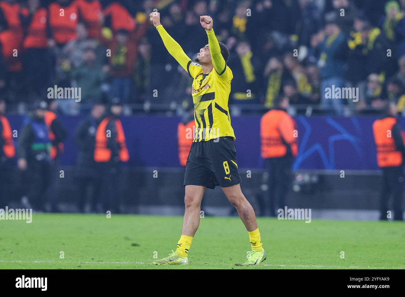 Germania. 5 novembre 2024. Fussball Champions League 4. Spieltag Borussia Dortmund - Sturm Graz am 05.11.2024 im Signal Iduna Park a Dortmund Felix Nmecha ( Dortmund ) feiert den Sieg foto: Revierfoto crediti: ddp media GmbH/Alamy Live News Foto Stock