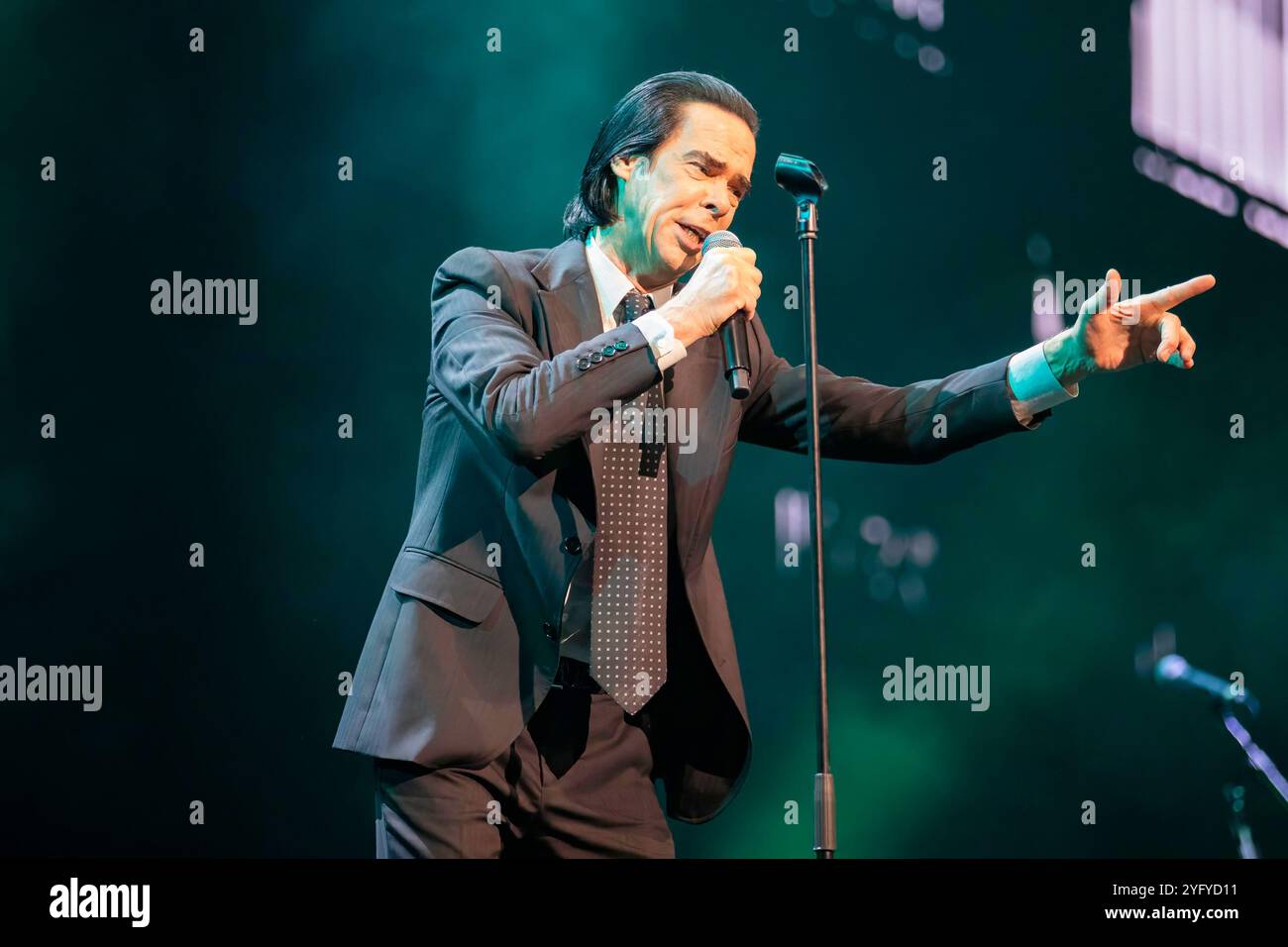 Manchester, Inghilterra, 5 novembre 2024. Nick Cave si esibisce all'AO Arena di Manchester nel suo The Wild God Tour. Crediti: Izzy Clayton/Alamy Live News Foto Stock