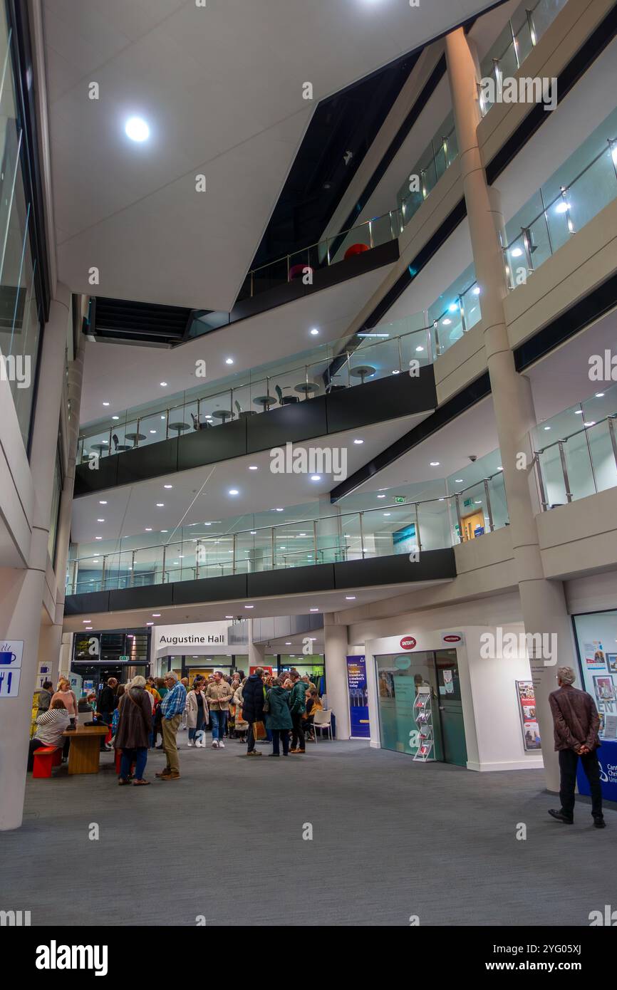 Canterbury Christ Church University, Augusta House, The, Atrium, Canterbury, Kent Foto Stock