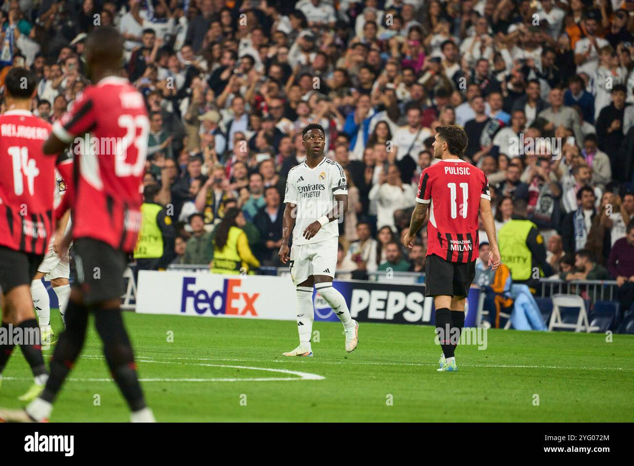 Madrid, Spagna. 5 novembre 2024. Vinicius Junior (attaccante; Real Madrid) in azione durante la partita di UEFA Champions League tra il Real Madrid e il Milan allo stadio Santiago Bernabeu il 5 novembre 2024 a Madrid, Spagna. Crediti: Album/Alamy Live News Foto Stock