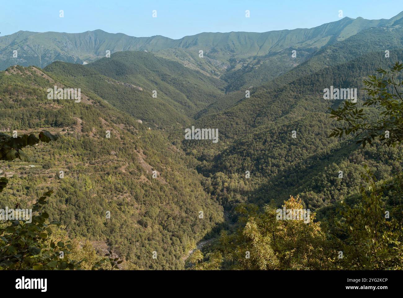 Vista delle Alpi Liguri da Andagna, Liguria, Italia Foto Stock