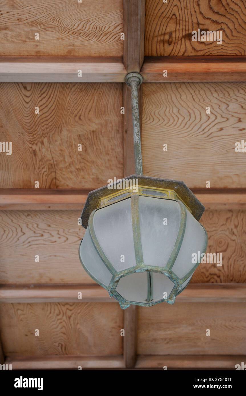 Luce elettrica in una casa giapponese Foto Stock