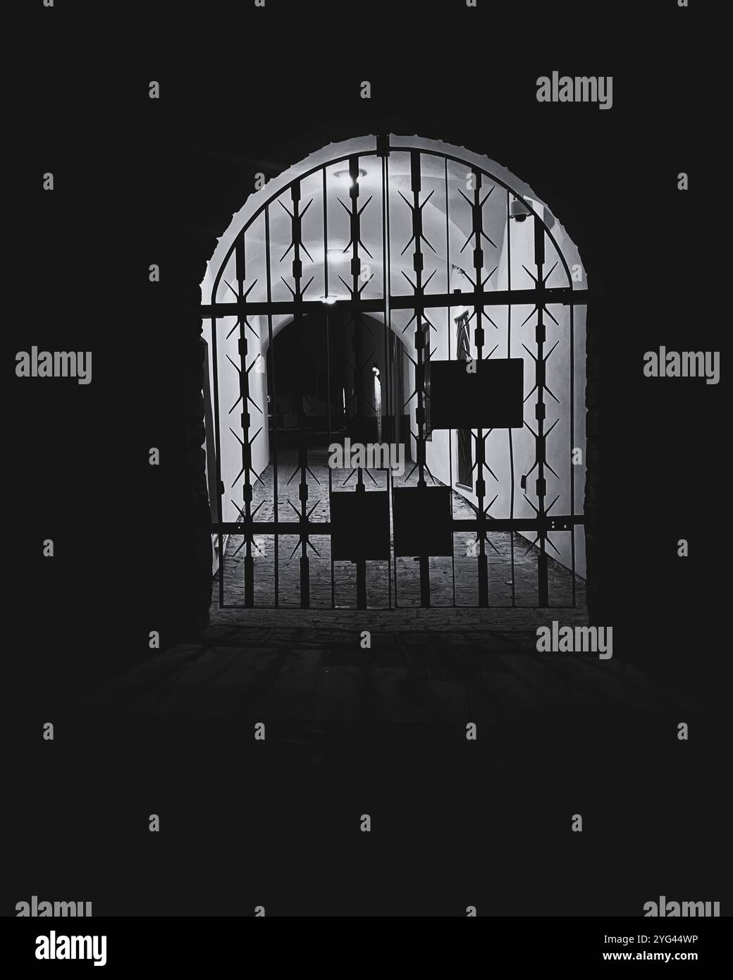 Tunnel buio - Immagine stock catturata con smartphone