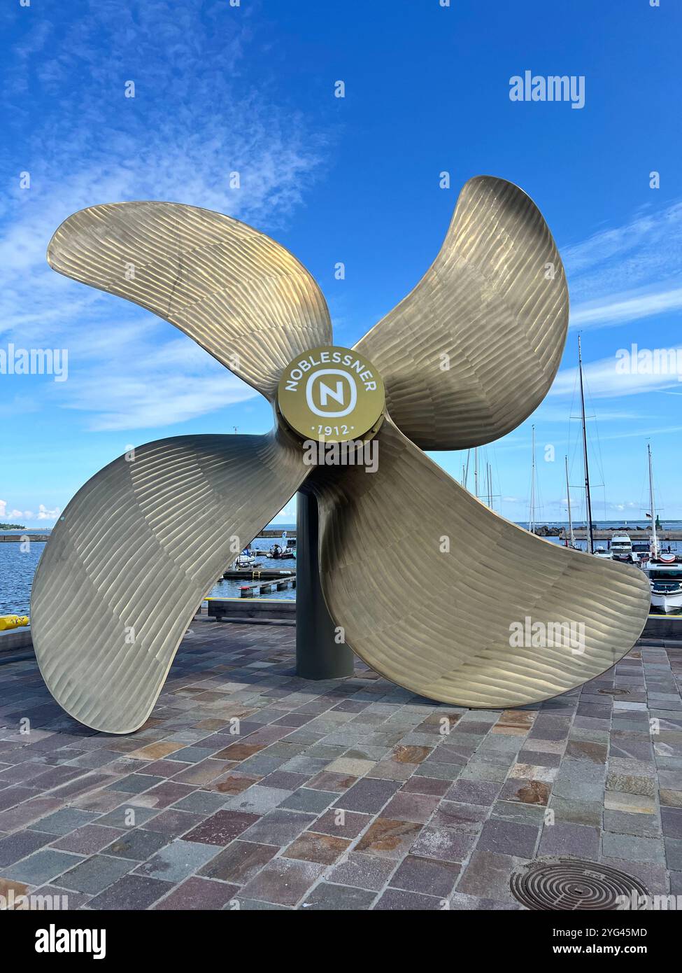 Monumento nel porto di Noblessner Foto Stock