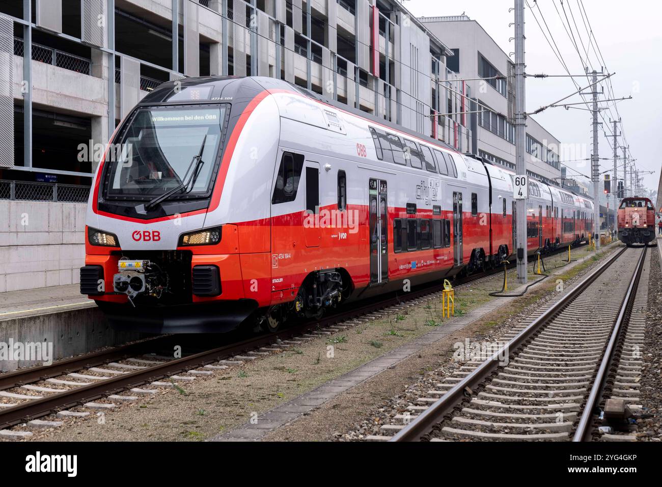 St. Pölten, Österreich. 6. Novembre 2024. Österreichpremiere des neuen Cityjet Doppelstock der ÖBB, Cityjet der neuen Generation Vorstellung am Hauptbahnhof a St. Pölten. *** St Pölten, Austria 6 novembre 2024 prima austriaca di ÖBBs New Cityjet a due piani, Cityjet di nuova generazione presentazione presso la stazione centrale di St Pölten Foto Stock