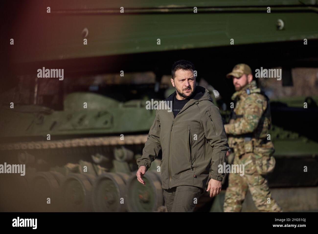 Volodymyr Zelenskyy presenta premi statali ai difensori ucraini in occasione della giornata delle forze missilistiche e dell'artiglieria e della giornata delle truppe ingegneristiche. 3 novembre 2023 - foto del governo ucraino Foto Stock