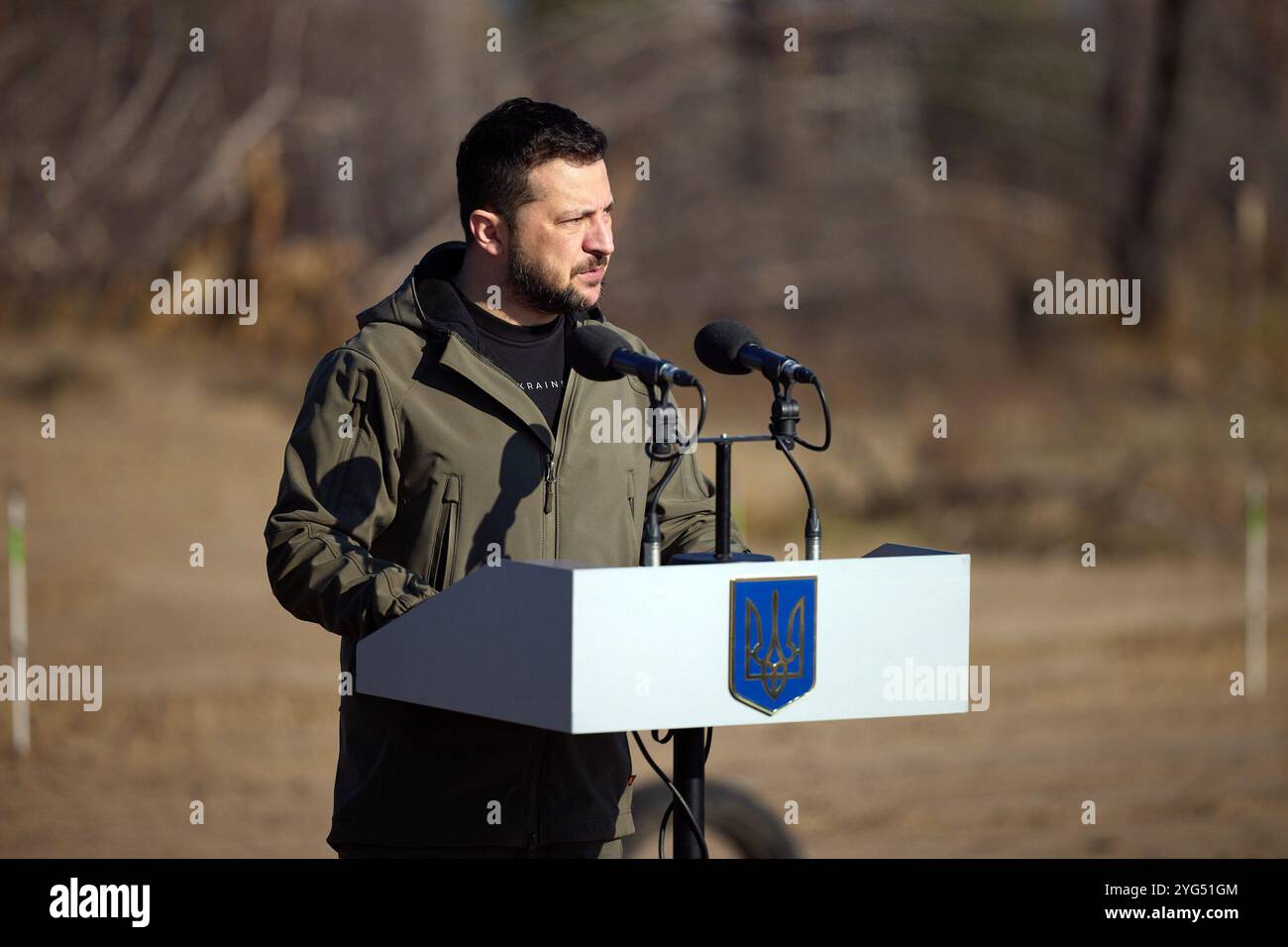 Volodymyr Zelenskyy presenta premi statali ai difensori ucraini in occasione della giornata delle forze missilistiche e dell'artiglieria e della giornata delle truppe ingegneristiche. 3 novembre 2023 - foto del governo ucraino Foto Stock