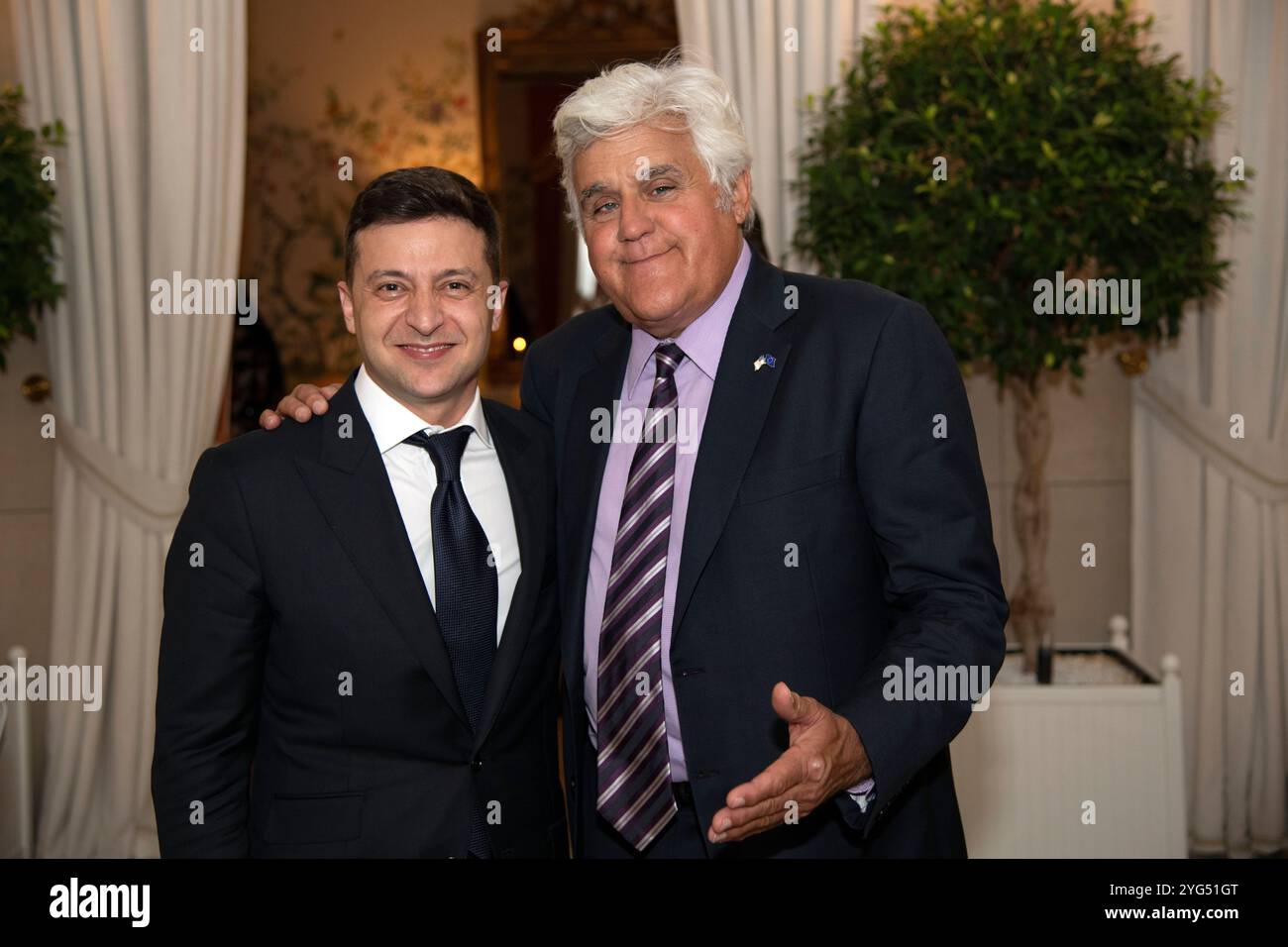 Ucraina presidente Volodymyr Zelensky e Jay Leno, giugno 2019 - missione degli Stati Uniti nell'Unione europea foto. Foto Stock