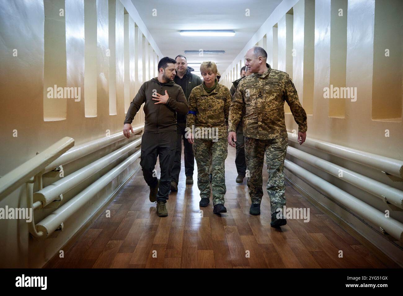 il presidente ucraino Volodymyr Zelenskyy ha fatto visita ai difensori feriti dell'Ucraina sottoposti a trattamento in un ospedale militare - 13 marzo 2022. Foto del governo ucraino Foto Stock