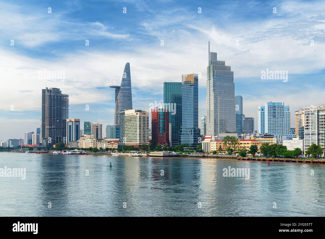 Skyline di ho chi Minh. Grattacieli e il fiume Saigon Foto Stock