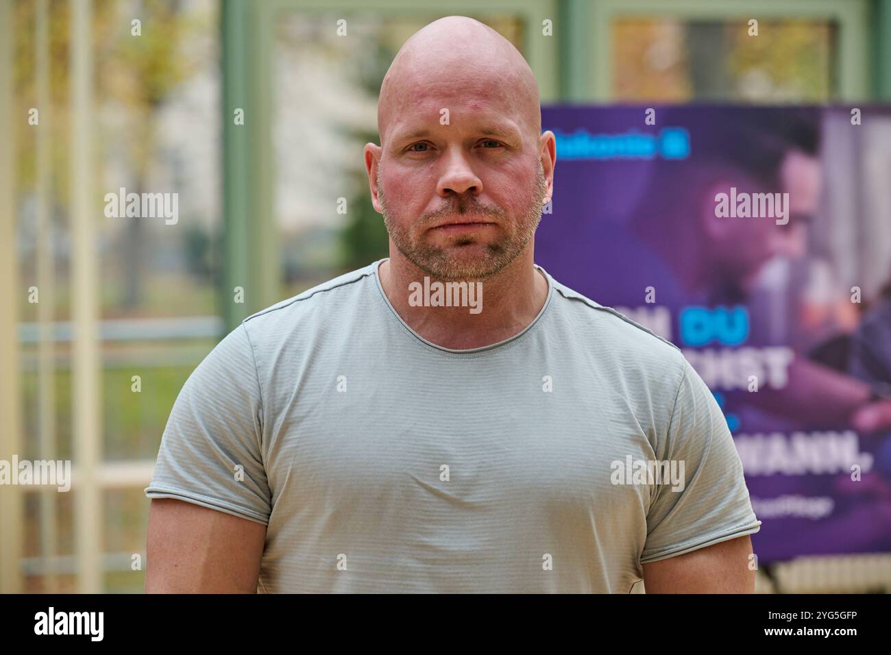 Die Diakonie Deutschland mit der Pflegekampagne Sechs Bausteine fuer eine gute Pflegereform den Druck auf die Politik erhoehen. SIE forderte am Mittwoch, 06.11.2024, in Berlin eine Pflegevollversicherung, die soziale Absicherung pflegender Angehoeriger und eine gesetzliche Verpflichtung fuer Kommunen zu einer lokalen Altenhilfeplanung im foto vom 06.11.2024 Pressekonferenz mit Ricardo Lange, Intensivpfleger und Pflege-Aktist. Siehe epd-Meldung vom 06.11.2024 SOLO USO EDITORIALE *** Diakonie Deutschland vuole aumentare la pressione sui politici con la sua campagna di cura sei edifici blocco Foto Stock