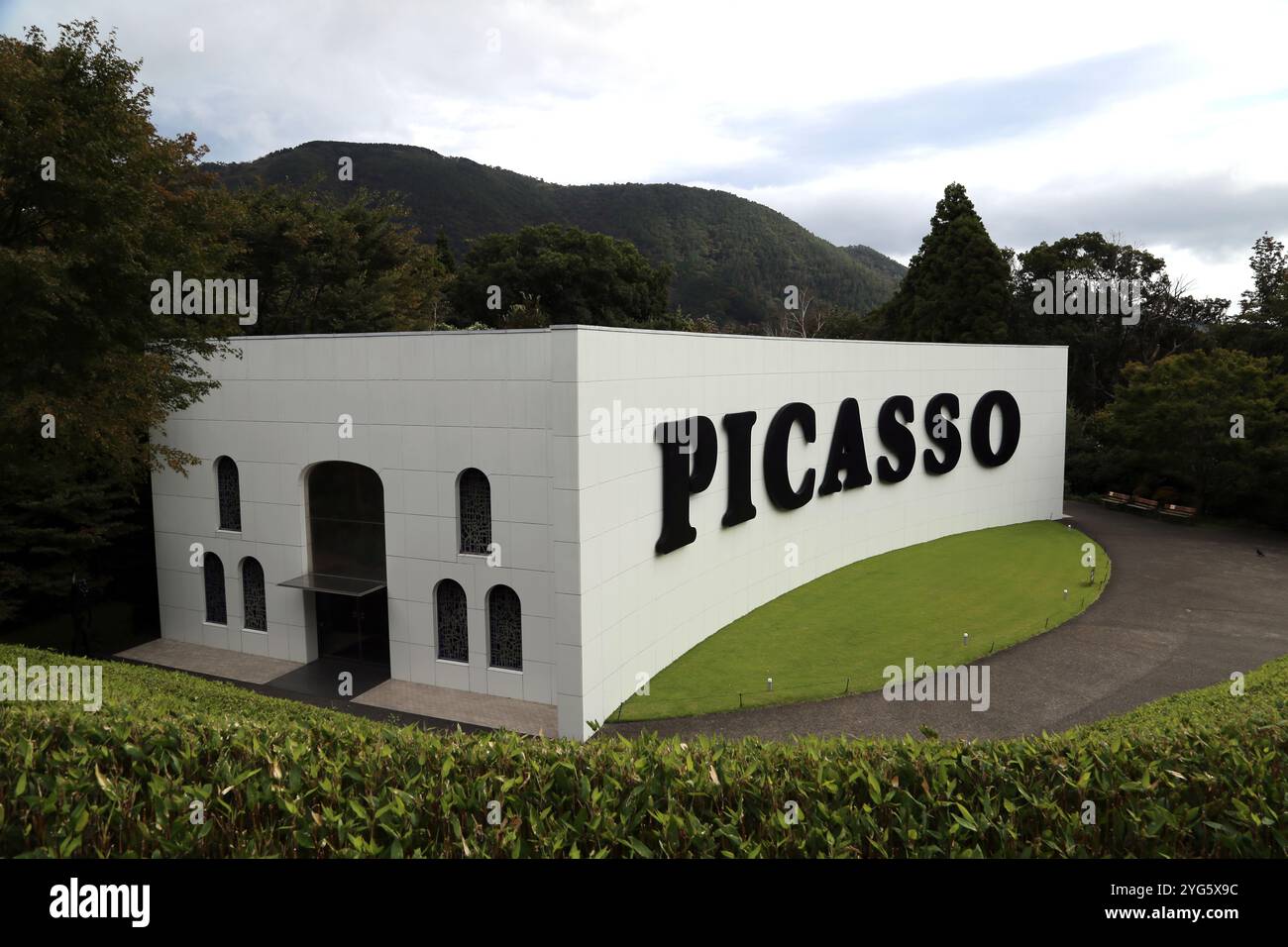 Il Museo all'aperto di Hakone mette in evidenza l'arte incastonata tra le montagne giapponesi. Presenta una collezione di Picasso. Foto Stock