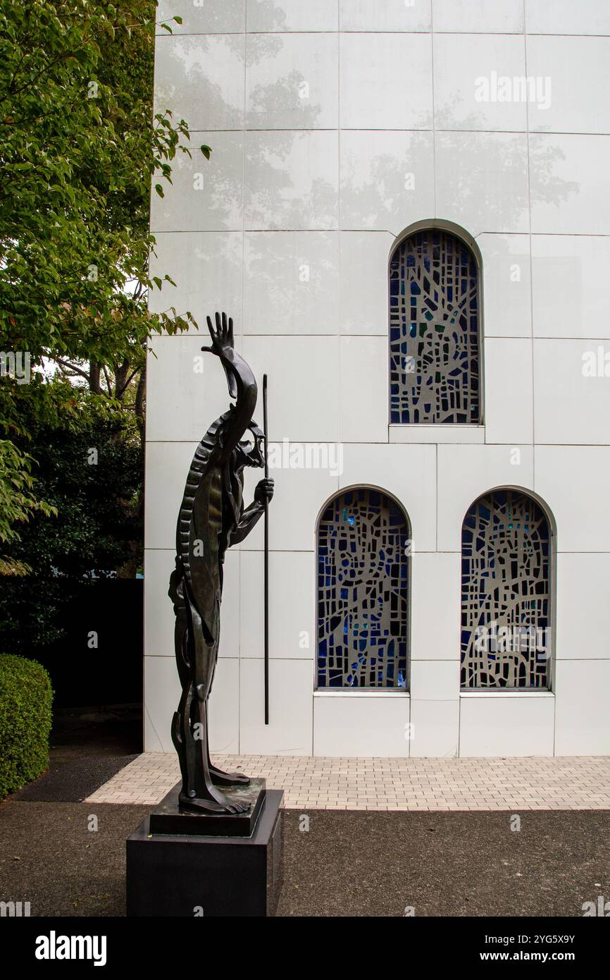 Il Museo all'aperto di Hakone utilizza le verdi montagne e la bellezza naturale come sfondo per l'arte dei più famosi scultori del mondo. Foto Stock