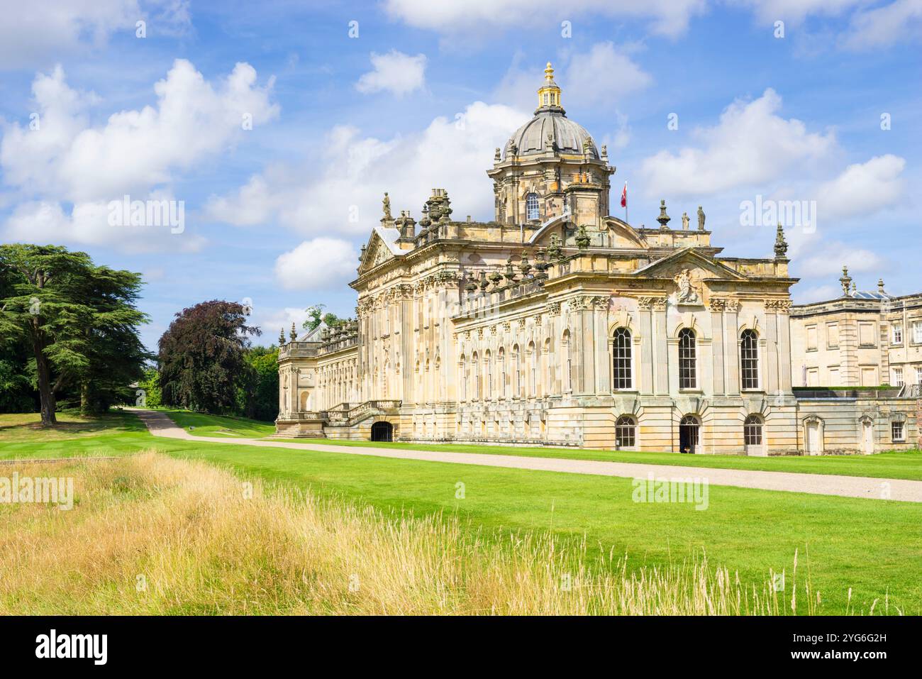 Castle Howard Yorkshire - fronte sud e prati di Castle Howard, una casa di campagna inglese nel North Yorkshire Inghilterra Regno Unito Europa Foto Stock