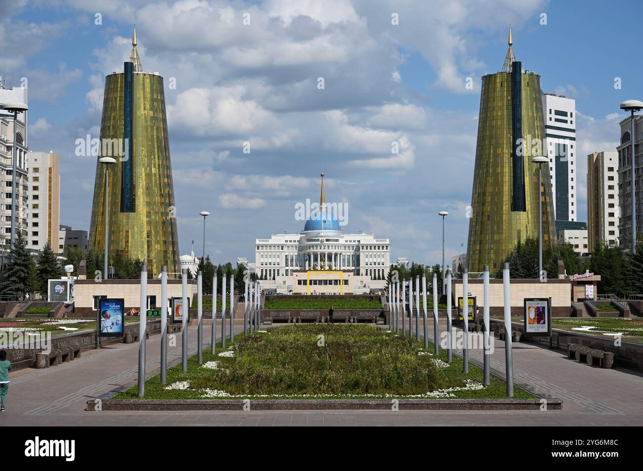 RESIDENZA PRESIDENZIALE AD ASTANA, KAZAKISTAN - 28 GIUGNO 2023: Il centro della riva sinistra della moderna Astana con l'edificio del resid presidenziale Foto Stock