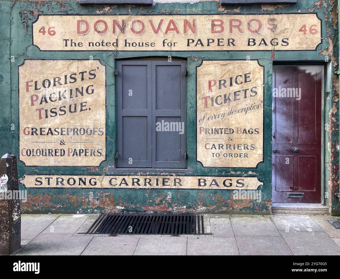 Ex sede di Donovan Bros. Fornitore di sacchetti di carta, Crispin Street, Spitalfields, Londra, Regno Unito Foto Stock