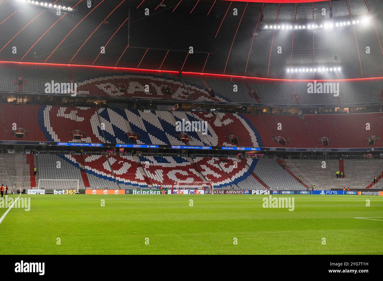 06.11.2024, FC Bayern München vs. Benfica Lissabon, UEFA Champions League, 4. Spieltag Allianz Arena von Innen, Innenansicht Foto Stock