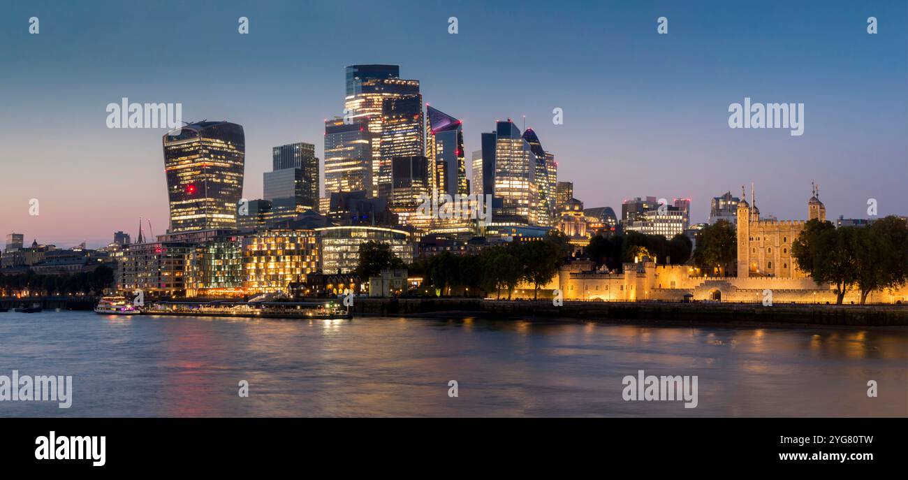 Regno Unito, Inghilterra, Londra, City pano da Tower Bridge Foto Stock