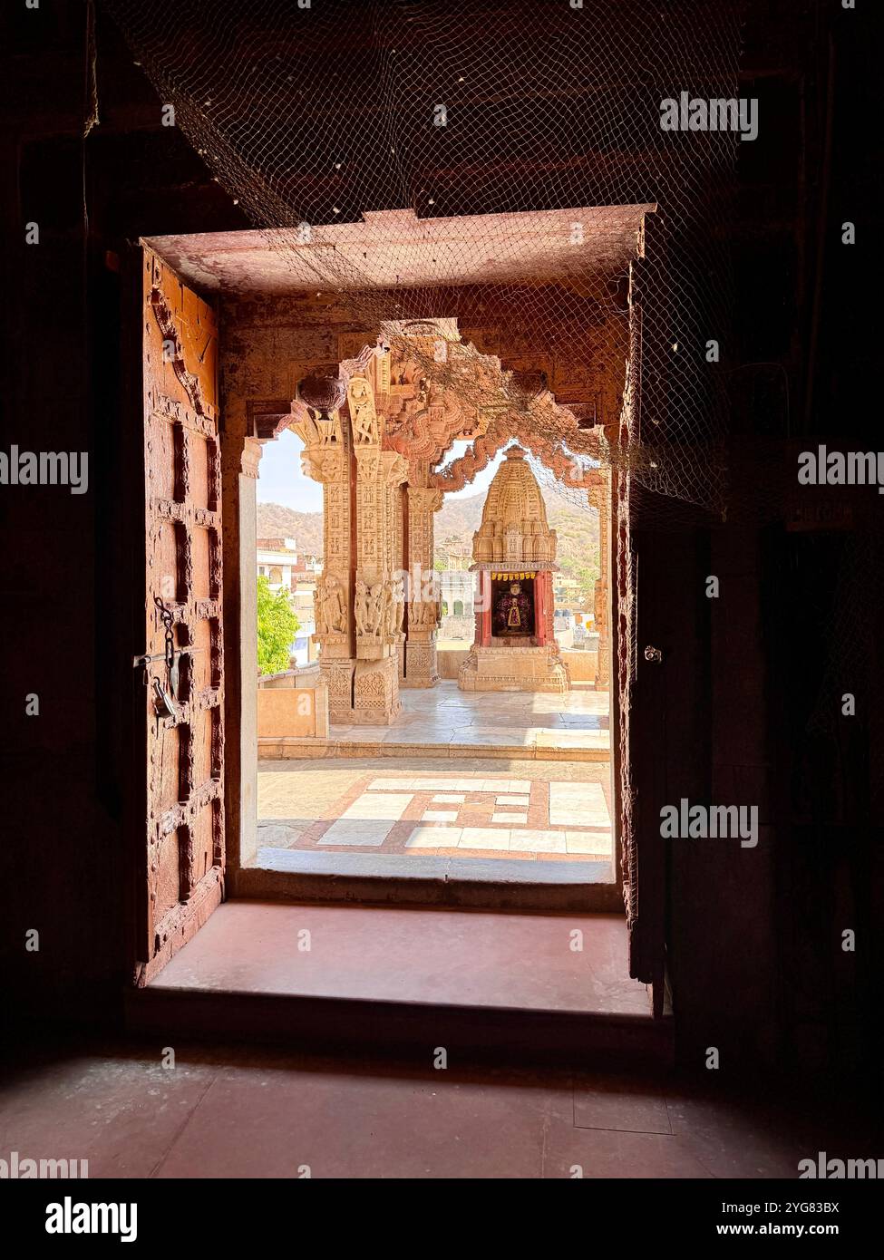 Baldacchino, Tempio Sri Jagat Shiromani situato nella città di Amer , Jaipur , Rajasthan , India (completato alla fine del XVI secolo/inizio del XVII secolo) Foto Stock