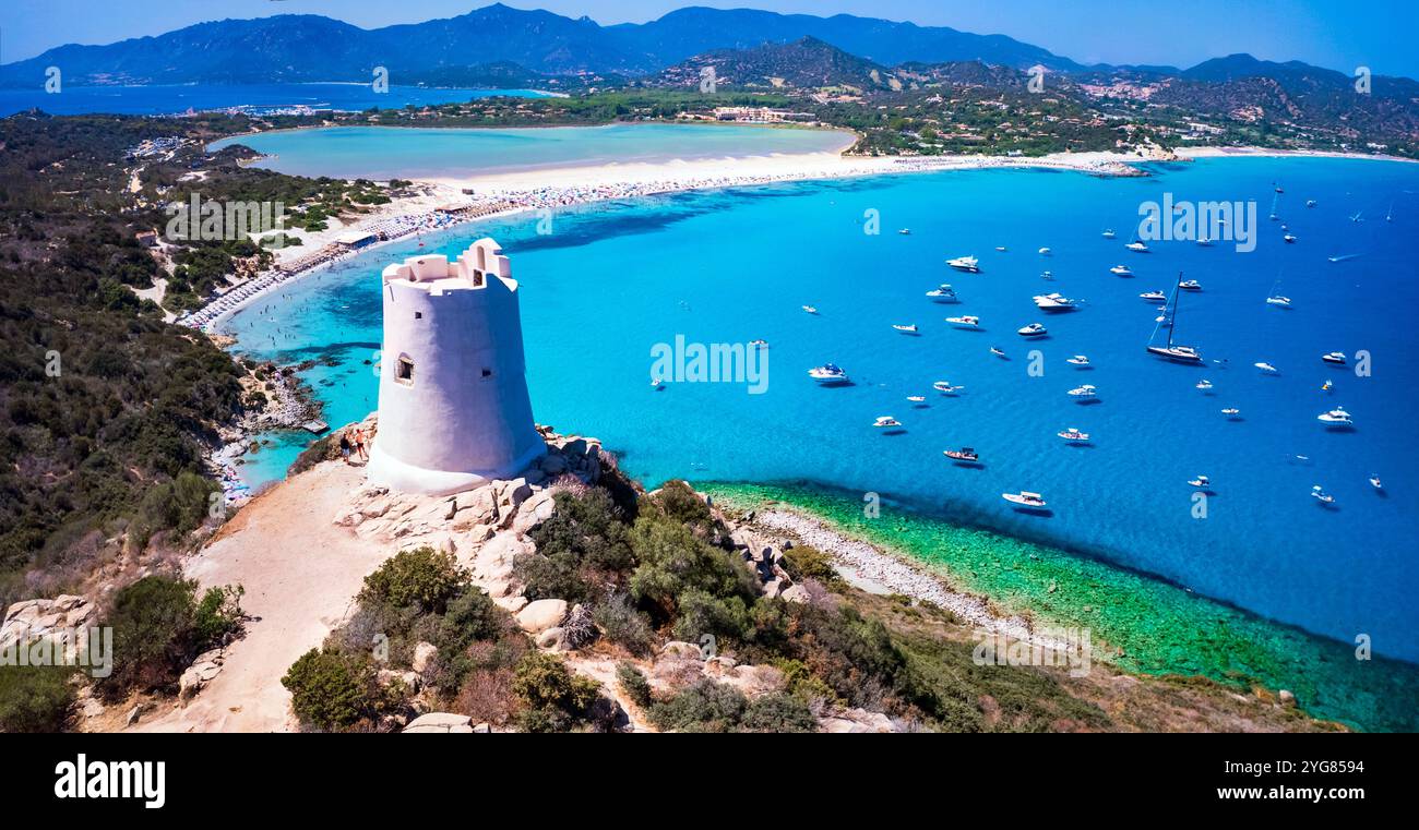 Vacanze estive in Italia . Le spiagge più belle della Sardegna (Sardegna) - Porto Giunco a sud, Villasimius. Famosa per le migliori spiagge Foto Stock