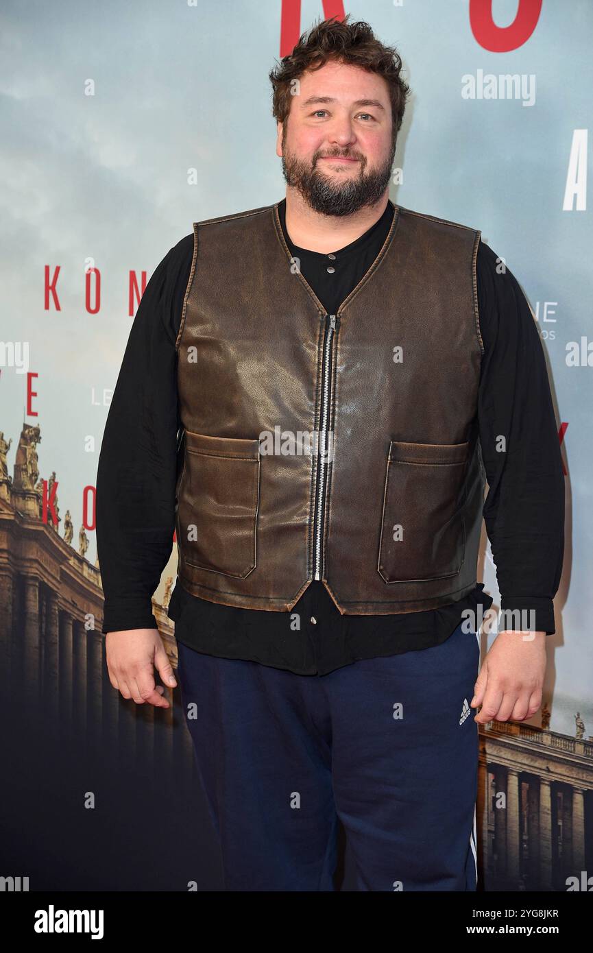 Daniel Zillmann bei der Deutschlandpremiere von KONKLAVE im Delphi Filmpalast a Berlino AM 06.11.2024 *** Daniel Zillmann alla prima tedesca di KONKLAVE al Delphi Filmpalast di Berlino il 6 11 2024 Foto Stock