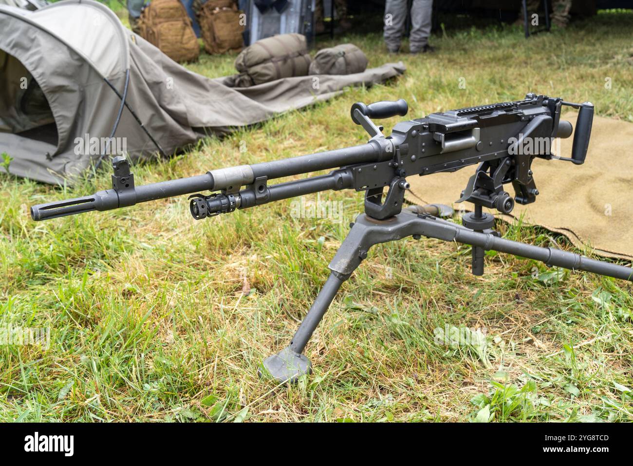 Mitragliatrice FN da 7,62 mm prodotta in Belgio su un treppiede Foto Stock