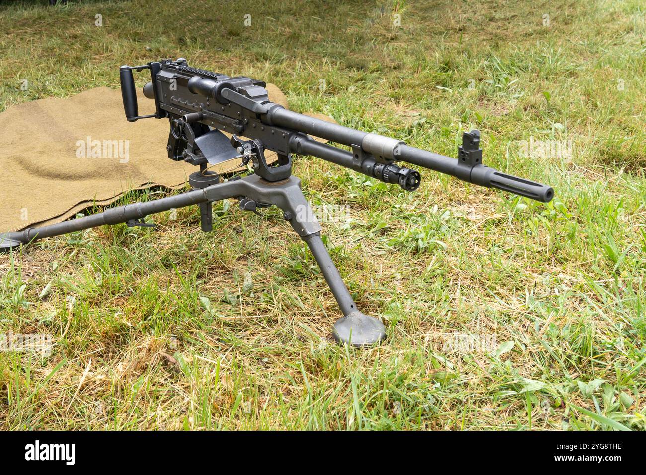 Mitragliatrice FN da 7,62 mm prodotta in Belgio su un treppiede Foto Stock