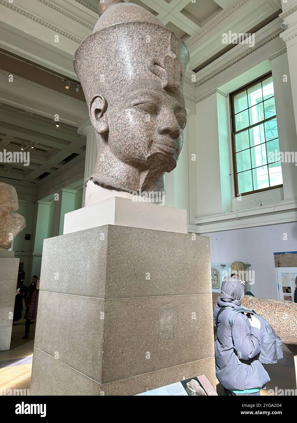 Museo britannico Egitto testa busto - Immagine stock catturata con smartphone
