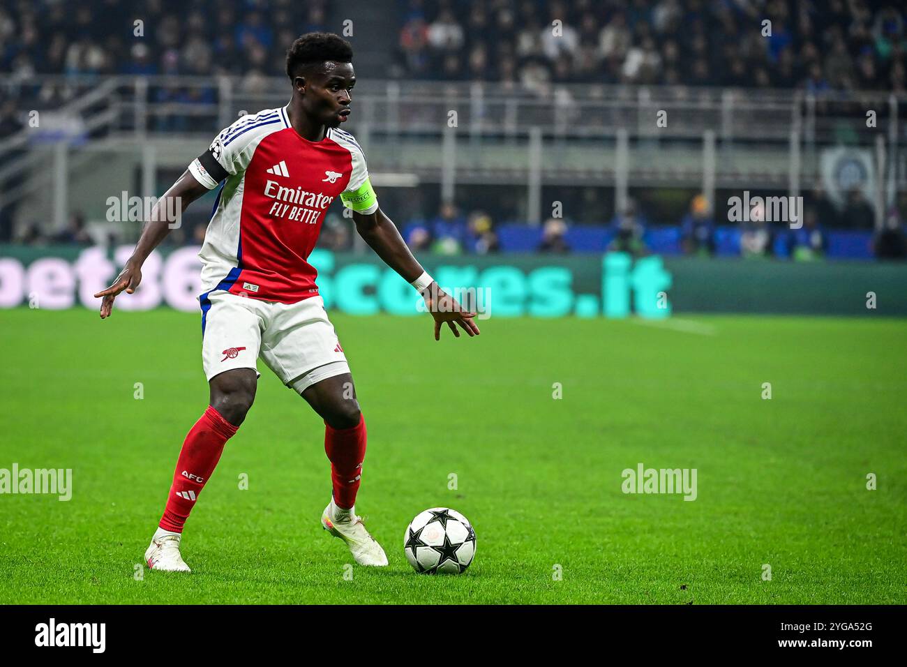 Bukayo Saka dell'Arsenal FC durante la partita di UEFA Champions League Inter Milan e Arsenal FC allo Stadio San Siro di Milano, Italia il 6 novembre 2024 credito: Piero Cruciatti/Alamy Live News Foto Stock