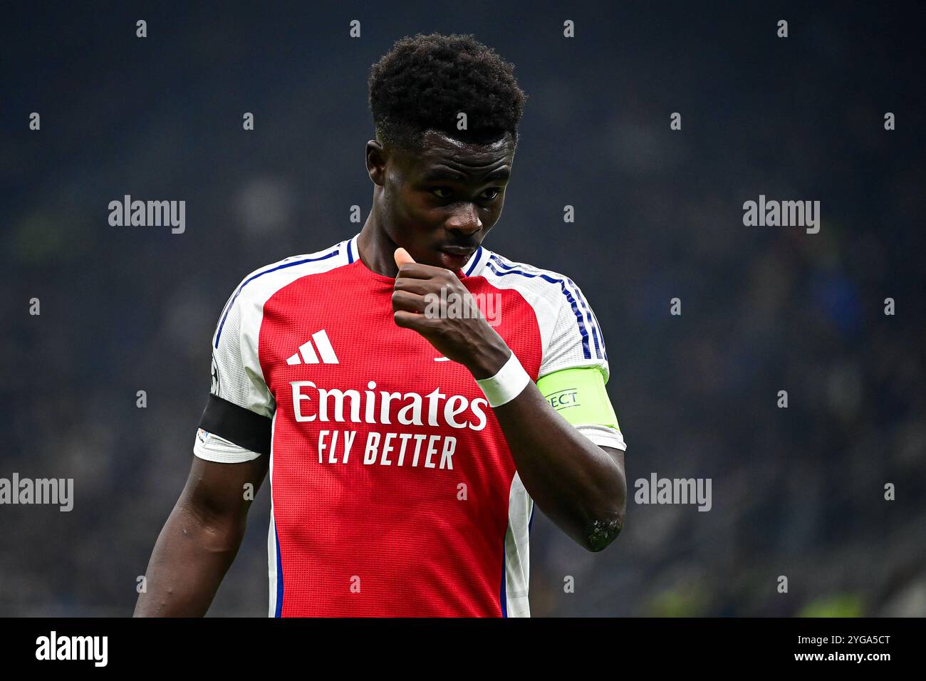 Bukayo Saka dell'Arsenal FC durante la partita di UEFA Champions League Inter Milan e Arsenal FC allo Stadio San Siro di Milano, Italia il 6 novembre 2024 credito: Piero Cruciatti/Alamy Live News Foto Stock
