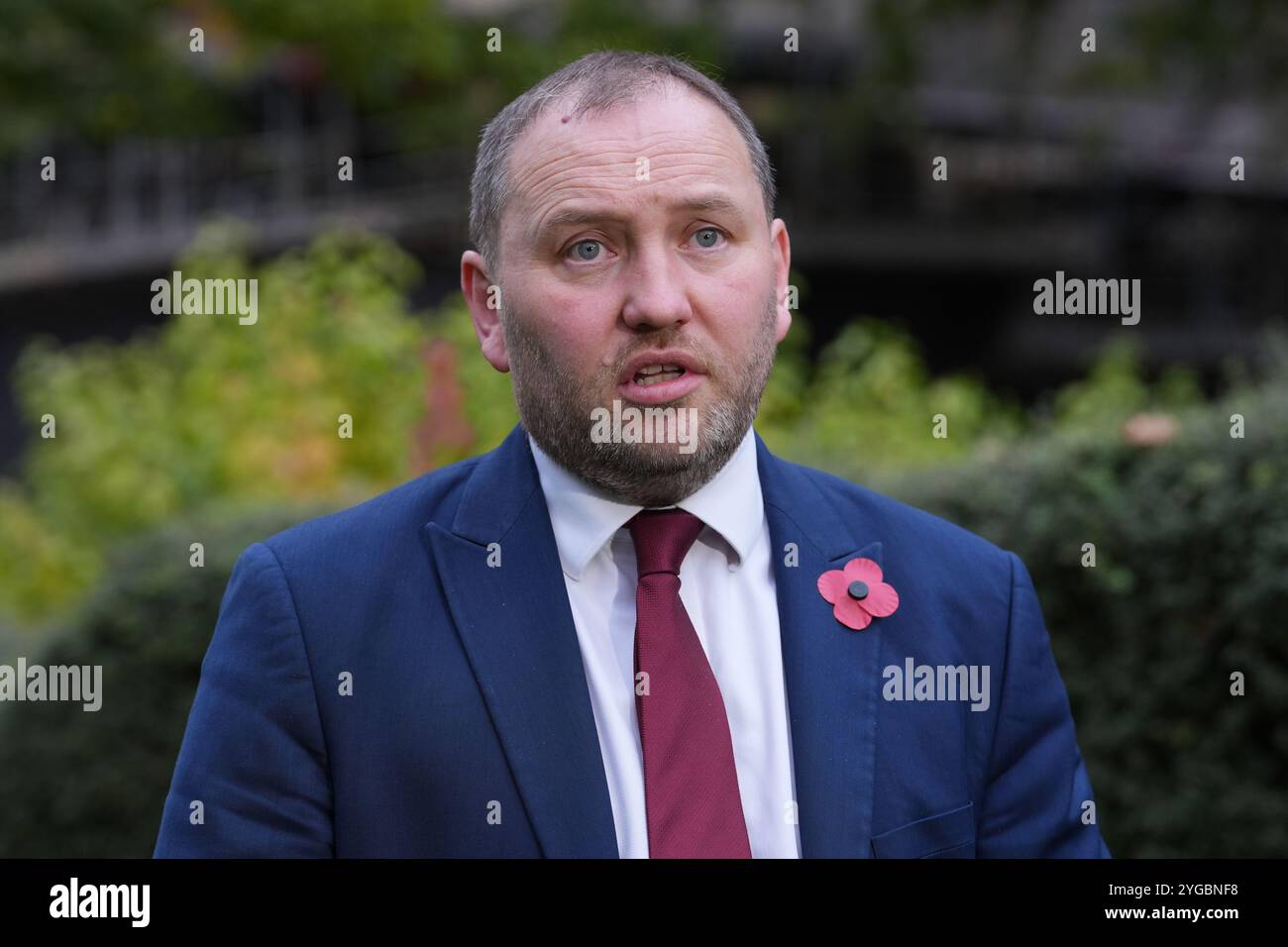 Foto del file datata 30/10/24, del Segretario di Stato per la Scozia Ian Murray che parla ai media su College Green a Westminster, Londra. Il governo britannico ha affermato che circa 1,4 miliardi di sterline saranno spesi per decine di progetti di crescita locale in Scozia nei prossimi 10 anni. Il segretario scozzese Ian Murray ha scritto a tutte le 32 autorità locali per confermare i progetti "greenlit". Data di pubblicazione: Giovedì 7 novembre 2024. Foto Stock