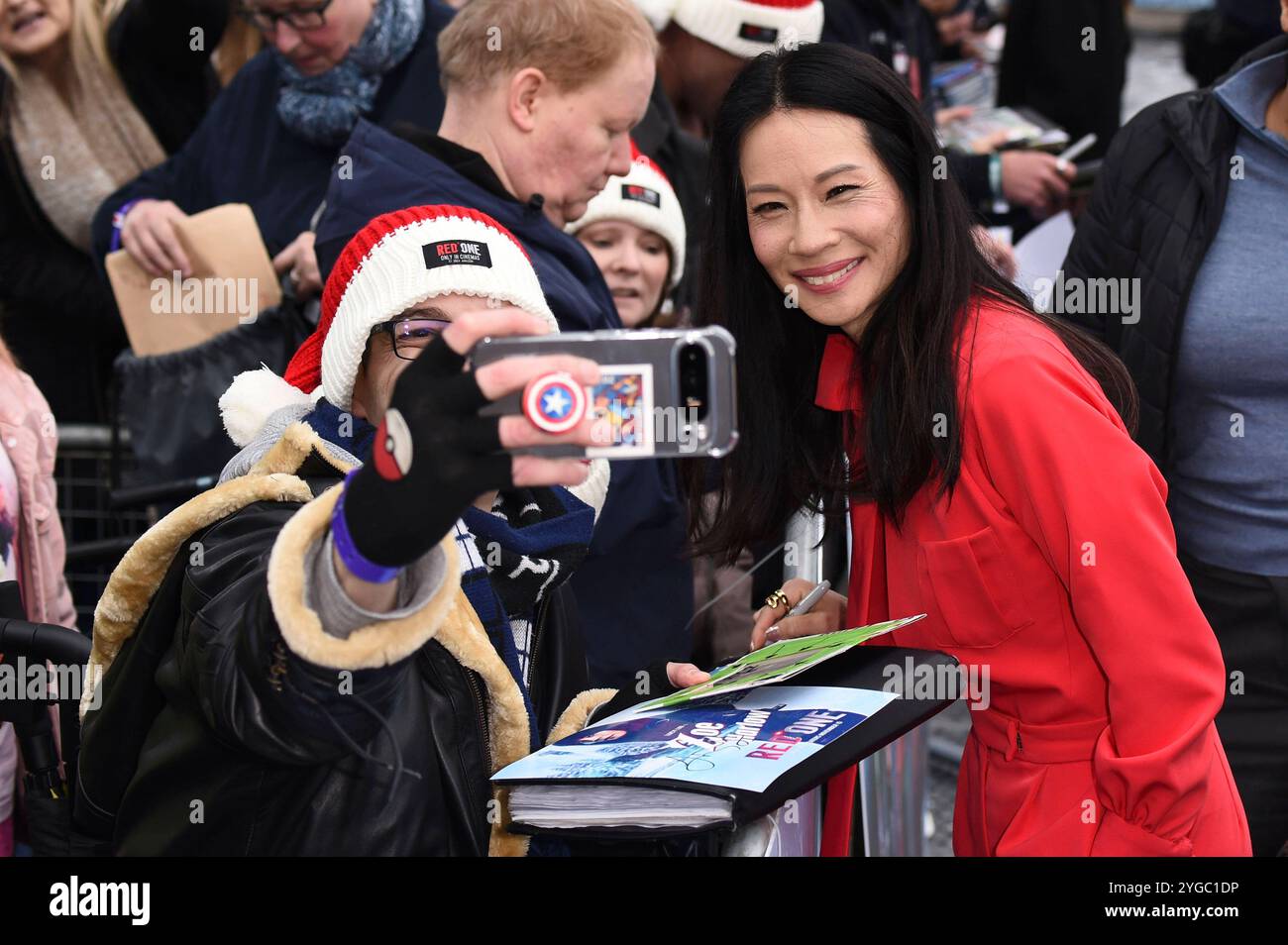 Lucy Liu beim Photocall zum Kinofilm Red One - Alarmstufe Weihnachten im Potters Fields Park e ponte der Tower. Londra, 06.11.2024 *** Lucy Liu al photocall per il film Red One Christmas Alert al Potters Fields Park al Tower Bridge di Londra, 06 11 2024 foto:XS.xVasx/xFuturexImagex RED_one_4064 Foto Stock