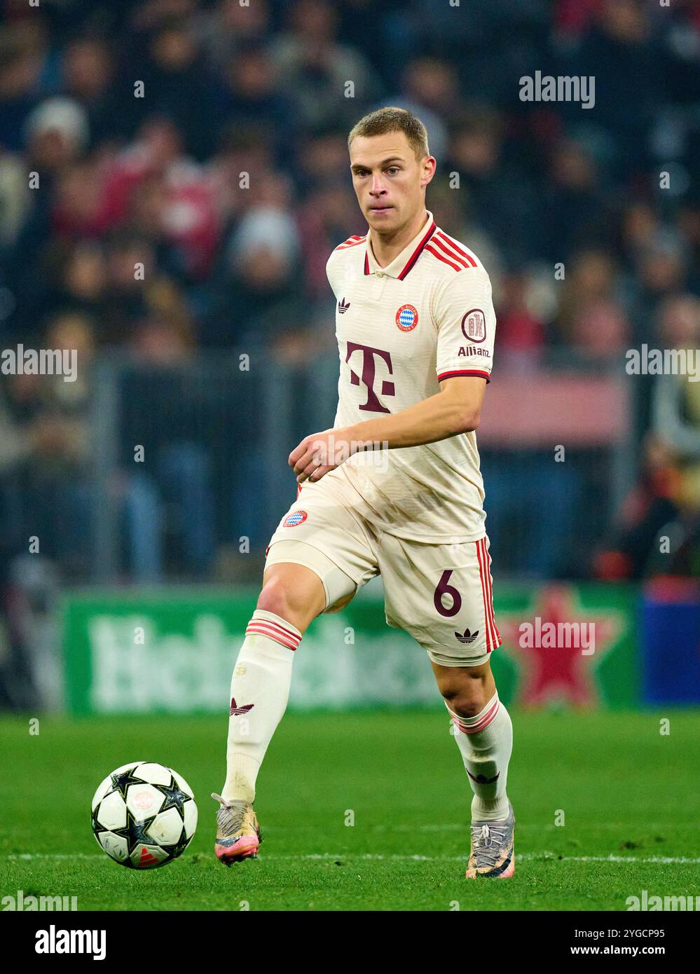 Joshua KIMMICH, FCB 6 nella partita di campionato a gironi FC BAYERN MUENCHEN - SL BENFICA LISSABON 1-0 di calcio UEFA Champions League nella stagione 2024/2025 a Monaco di Baviera, 6 novembre 2024 , FCB, 4. Spieltag, München fotografo: Peter Schatz Foto Stock