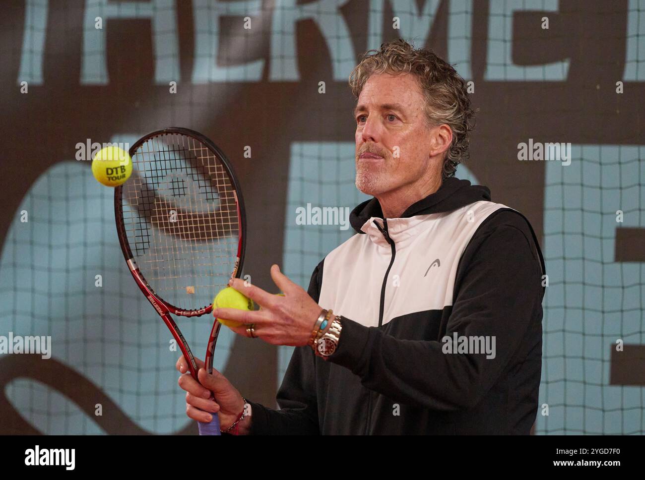 Ismaning, Germania. 6 novembre 2024. Andre Zietsman allenatore di Carolina Kuhl in azione nel suo match contro il Tennis W75 Therme Erding Open ITF Women's World Tennis Tour a Ismaning, 6 novembre 2024. Fotografo: ddp Images/STAR-Images credito: ddp media GmbH/Alamy Live News Foto Stock