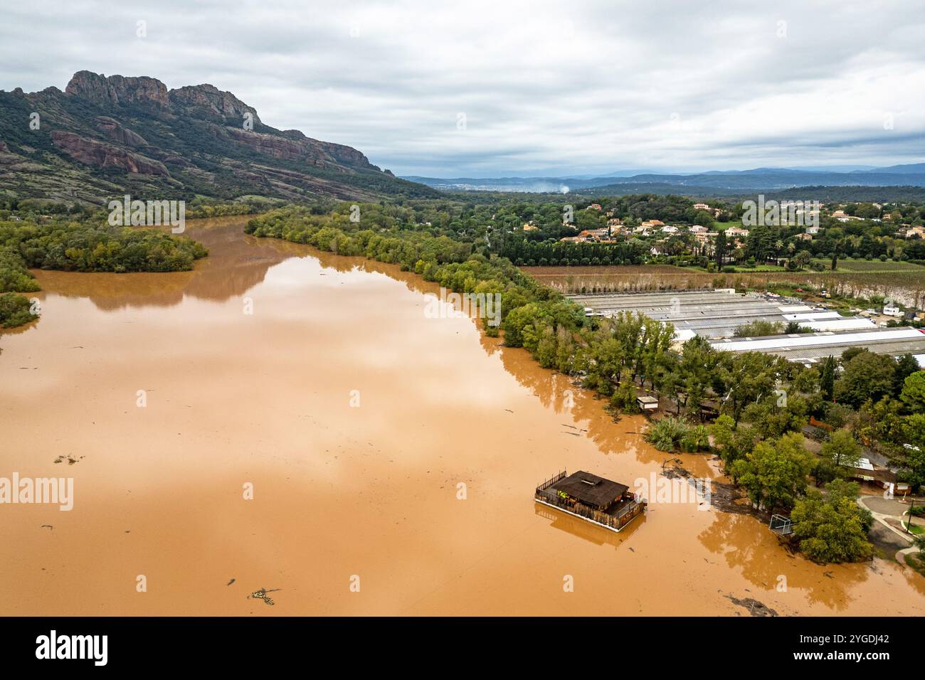 La roccia di Roquebrune e le inondazioni dopo le tempeste dell'ottobre 2024, Var, Provenza nel sud-est della Francia. Foto Stock